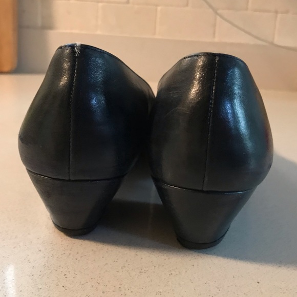 Navy Salvatore Ferragamo Leather Pumps - Picture 12 of 14